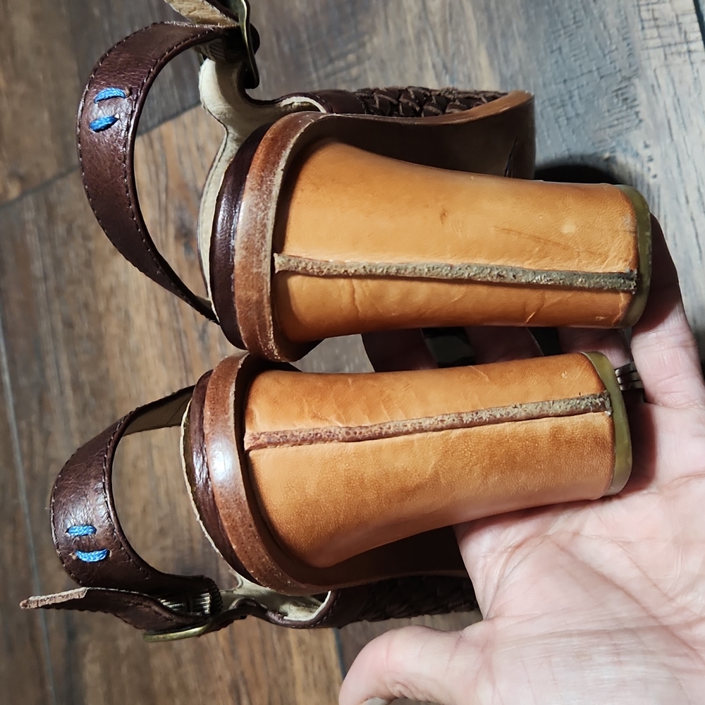 Beautiful Frye Leather Heels - Picture 5 of 12